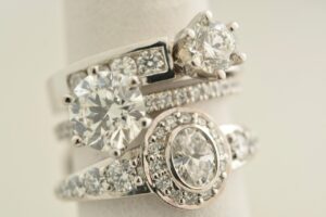 Ring Styling Guide: Mastering One Piece for Work and Events